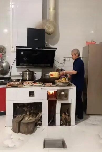 Gian bếp ấm cúng của người bố U70.