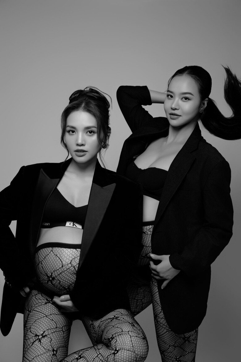 2 người đẹp mang thai gần như cùng lúc, sinh con chỉ cách nhau 4 ngày.