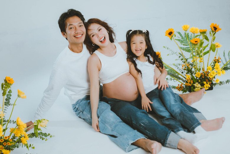 Cặp bạn thân nổi tiếng Vbiz khoe ảnh đọ bụng bầu: Vợ hoa hậu của cựu thành viên nhóm 365 nổi bần bật với chiều cao 1m74 - 5