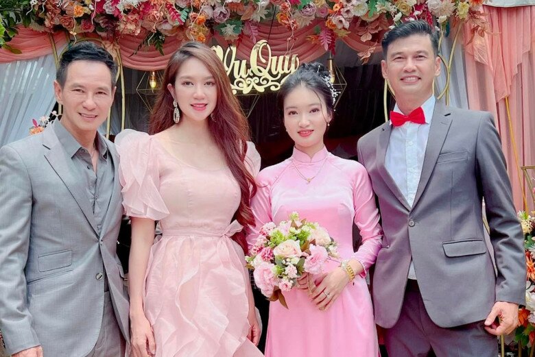 Lý Hải - Minh Hà đến chúc mừng vợ chồng Tiết Cương tại đám cưới cách đây 3 năm.