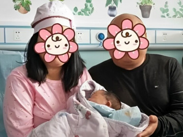 Kết hôn 10 năm nhưng không có thai, người phụ nữ đến bệnh viện khám thì tử cung đã mở hoàn toàn, phải sinh con ngay lập tức