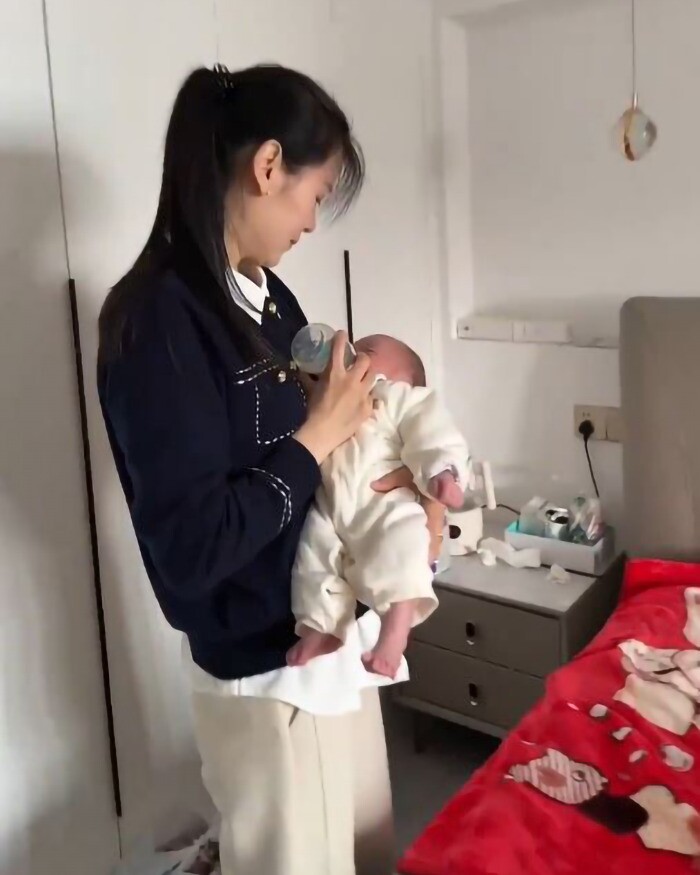 Bà ngoại khiến nhiều người không tin là đã 40 tuổi.