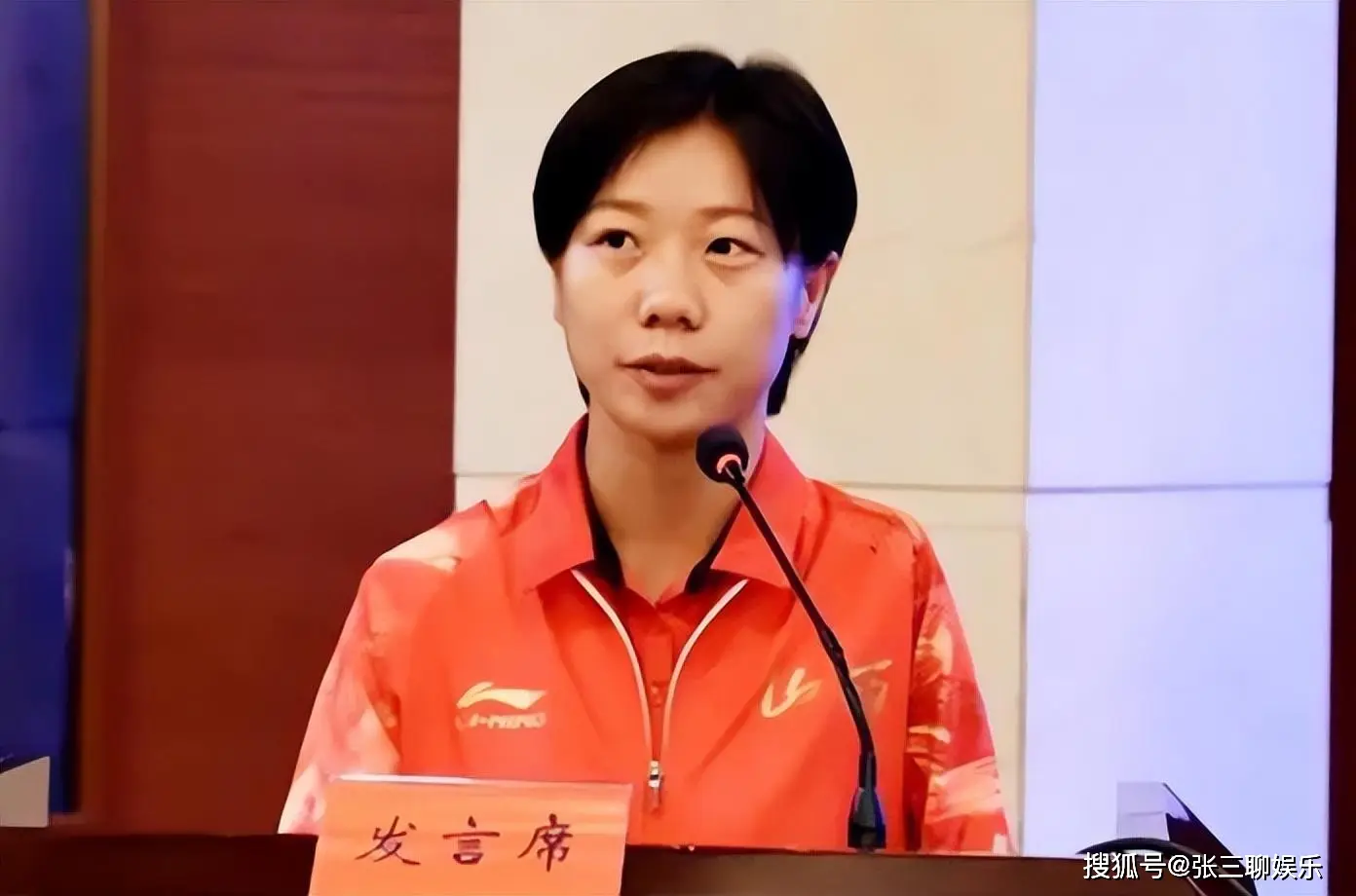 Bà lão nhặt rác nhận nuôi bé gái bị bỏ rơi, khi thành Tiến sĩ đứa trẻ nói 1 câu khiến bà lặng người - 4