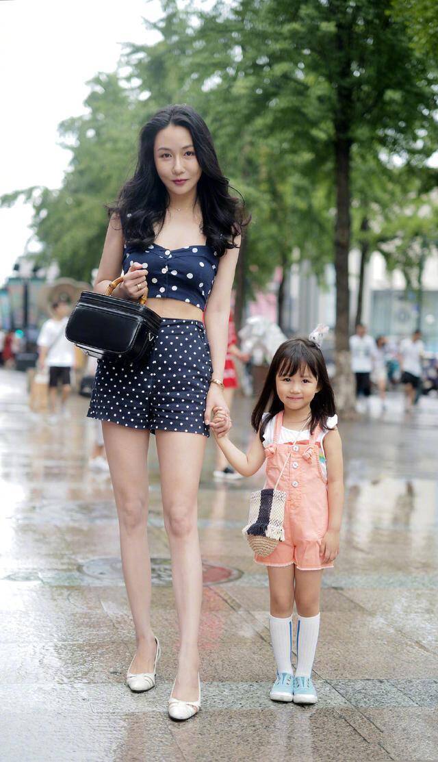 Trang phục này chỉ hợp khi đưa con đi chơi.