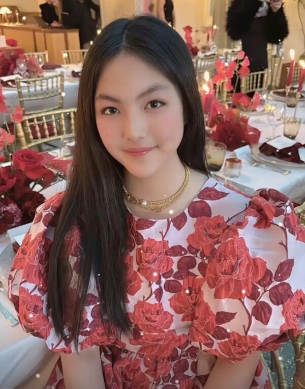 Bé gái amp;#34;Bố ơi! Mình đi đâu thế?amp;#34; càng lớn càng xinh, 14 tuổi gặp Hoàng hậu Anh, tương lai thừa kế 175 nghìn tỷ - 11