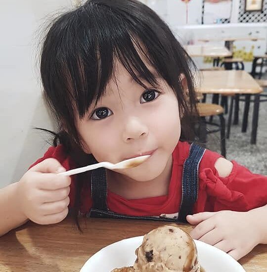 Bé gái nổi bật trong bức ảnh tập thể lớp vì diện mạo xinh đẹp, đáng nói nhất là khí chất Hoa hậu tương lai - 3