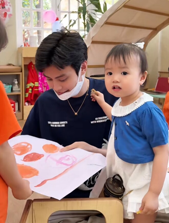 Bố Hải Dương chi 120 triệu mua đồ hiệu cho con nhập năm học mới, bé gái đeo túi LV nổi nhất trường - 9