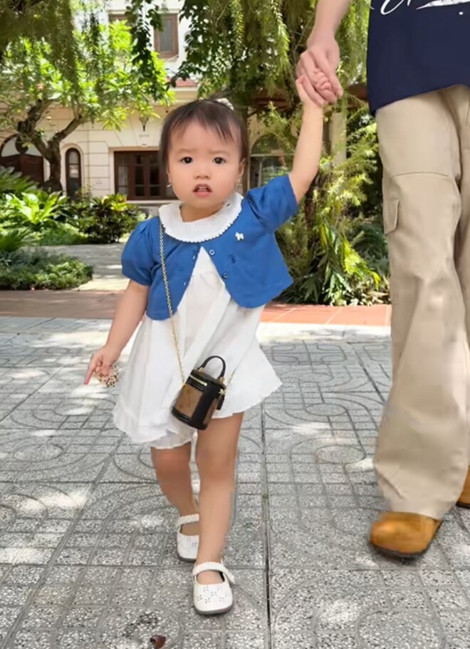 Bố Hải Dương chi 120 triệu mua đồ hiệu cho con nhập năm học mới, bé gái đeo túi LV nổi nhất trường - 8