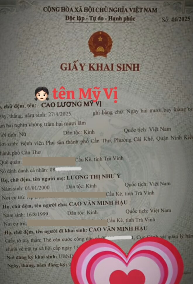 Một cặp cha mẹ Việt cũng mới gây xôn xao mạng xã hội khi đặt tên cho con gái khá ngẫu hứng. Ai cũng lo sợ cho tương lai của bé khi đi học được nhiều người chú ý.