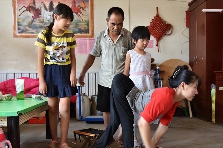 Cãi lời bác sĩ, amp;#34;cô gái bòamp;#34; quyết sinh con cùng chồng 50 tuổi, 2 đứa trẻ chào đời ai cũng tò mò - 5