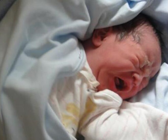Cậu bé bị bắt cóc được tìm thấy sau 17 năm, bố mẹ nuôi trao thừa kế nghìn tỷ, quyết định của đứa trẻ khiến bố mẹ ruột nghẹn ngào - 1