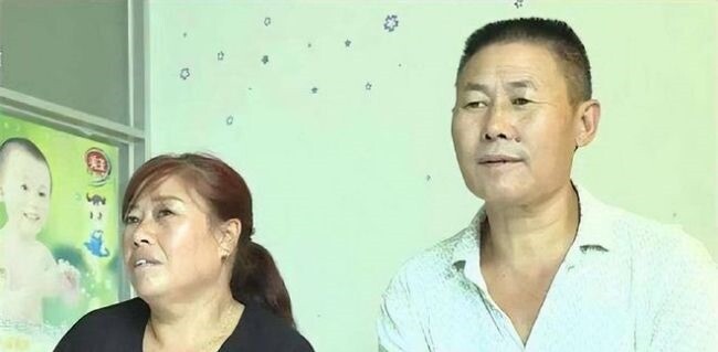 Cậu bé bị bắt cóc được tìm thấy sau 17 năm, bố mẹ nuôi trao thừa kế nghìn tỷ, quyết định của đứa trẻ khiến bố mẹ ruột nghẹn ngào - 2