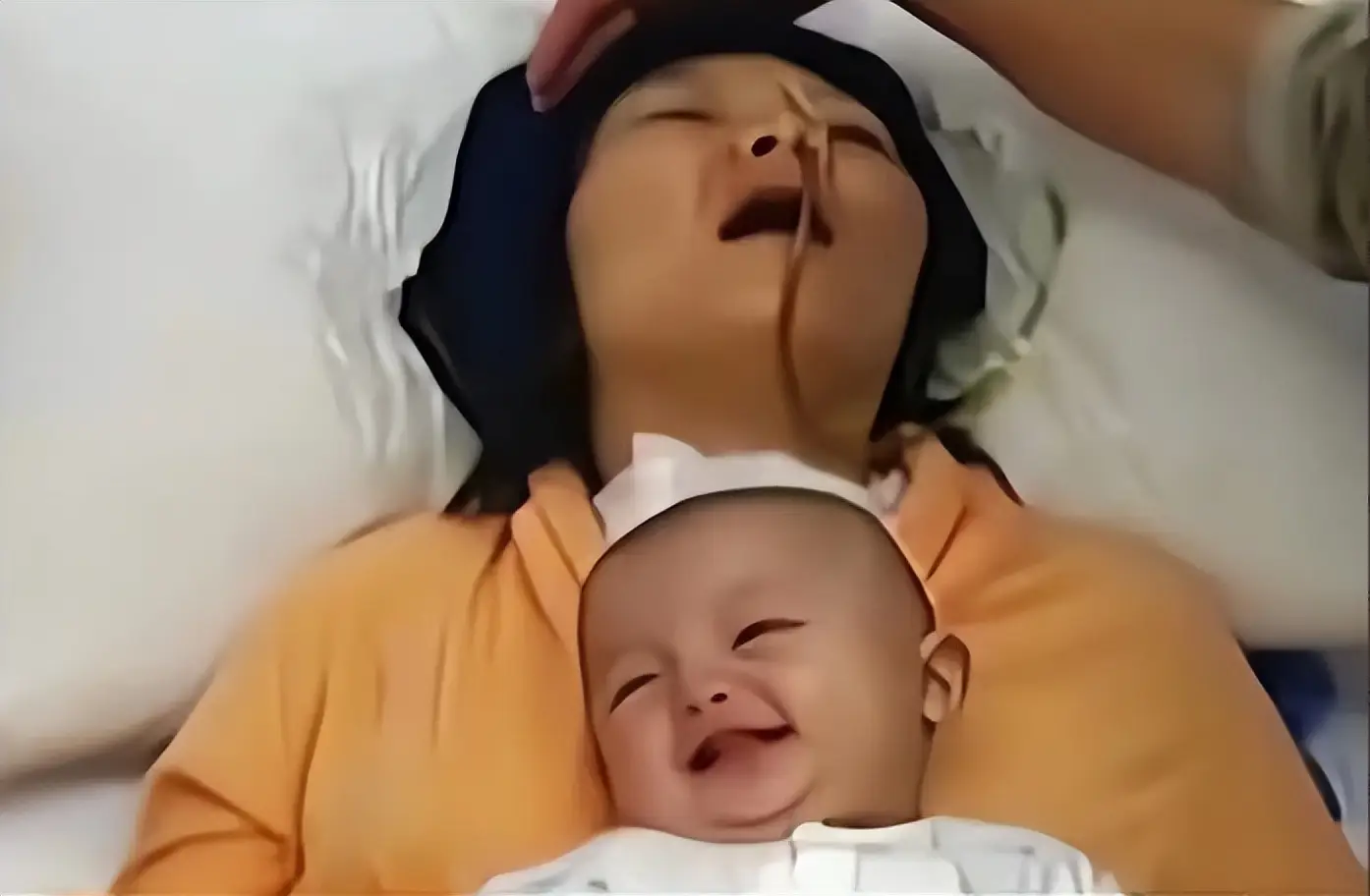 Cô gái hôn mê suốt 6 tháng, tỉnh dậy thấy mình đã...sinh con xong xuôi nhờ quyết định của chồng - 3