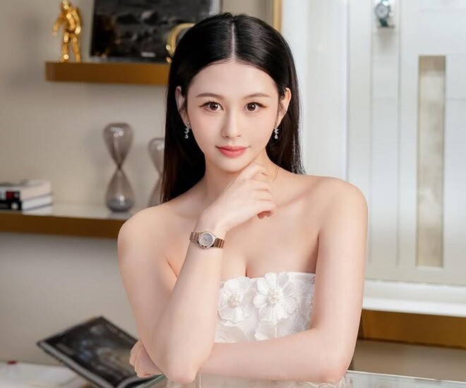 Thẩm Nguyệt - con gái lớn của Khâu Thục Trinh.