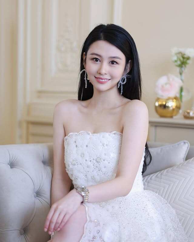 Con gái amp;#34;nữ thần đẹp nhấtamp;#34; xinh đến mức bố mẹ phải thuê vệ sĩ riêng bảo vệ, sống trong căn hộ thuê 1 tỷ/tháng - 12