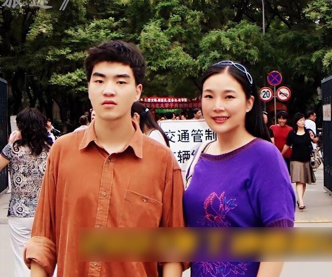 Đứa trẻ bại não bị bố chối bỏ, sau thành Thạc sĩ Harvard, nói một câu về mẹ ruột mà ai cũng cay mắt - 8