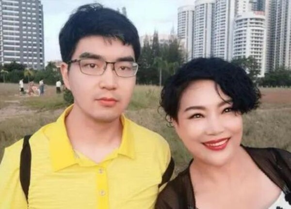 Đứa trẻ bại não bị bố chối bỏ, sau thành Thạc sĩ Harvard, nói một câu về mẹ ruột mà ai cũng cay mắt - 7