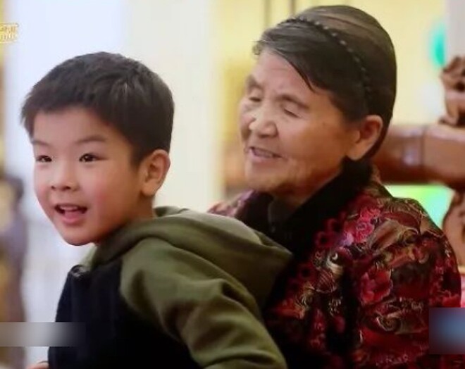 Giao con cho mẹ chồng chăm trong biệt thự rộng như sân vận động, nữ DV xấu hổ ngày về thăm - 9