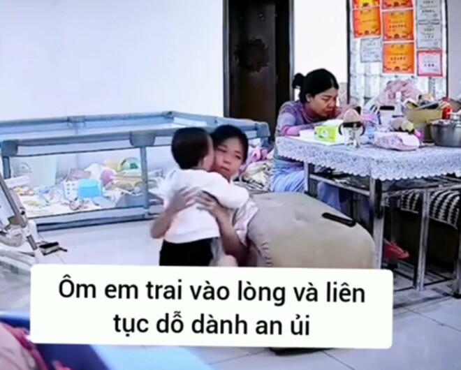 Hai chị em đánh nhau, mẹ phản ứng amp;#34;khác biệtamp;#34; nhưng được khen thông minh, nhiều người vội vào học hỏi - 8