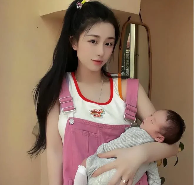 Mẹ bỉm vừa xinh, dáng vừa đẹp gây khó tin.