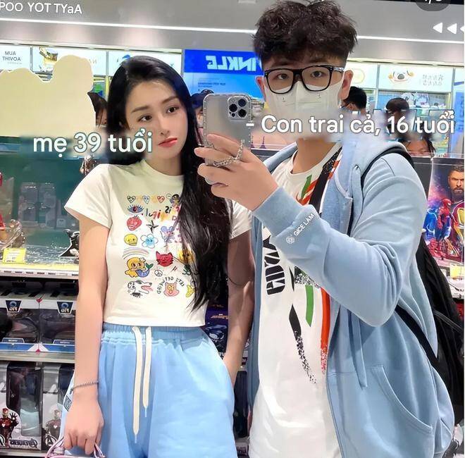 Mẹ 43 tuổi hóa nữ sinh gây chú ý ở sân bay, nói là mẹ không ai tin, cứ ngỡ bạn học của con trai - 5