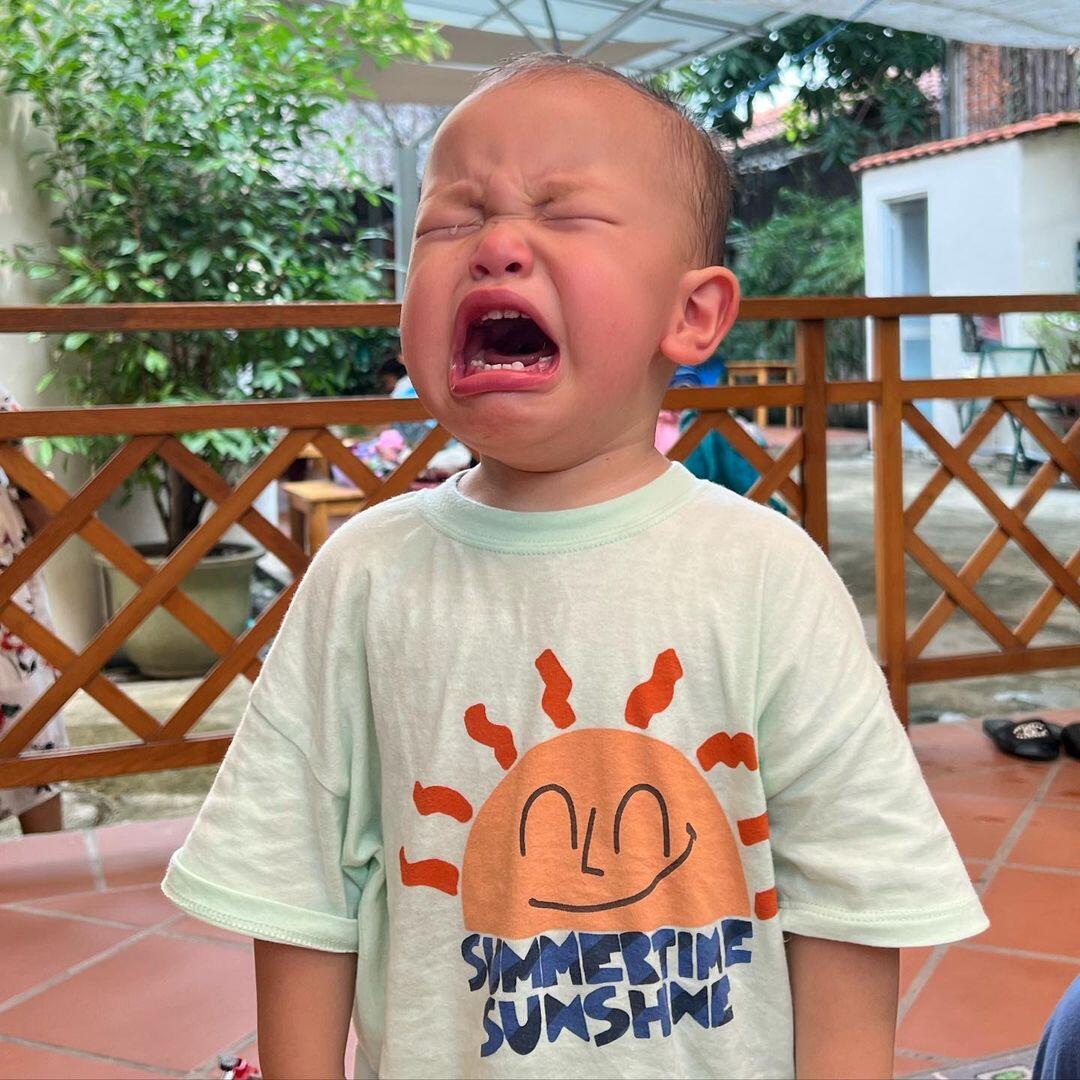 Đi học giờ còn ai khóc đâu Leon ơi.