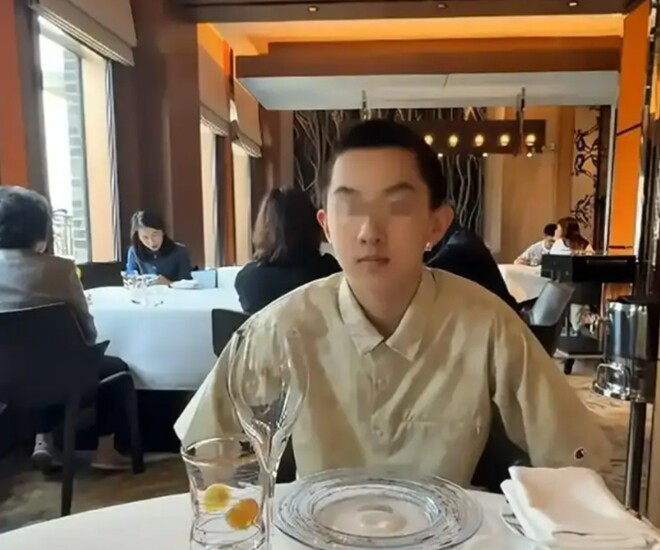 Chi 16 triệu đồng dẫn con trai vào nhà hàng ăn món xa hoa, người mẹ nhận cái kết đắng - 1
