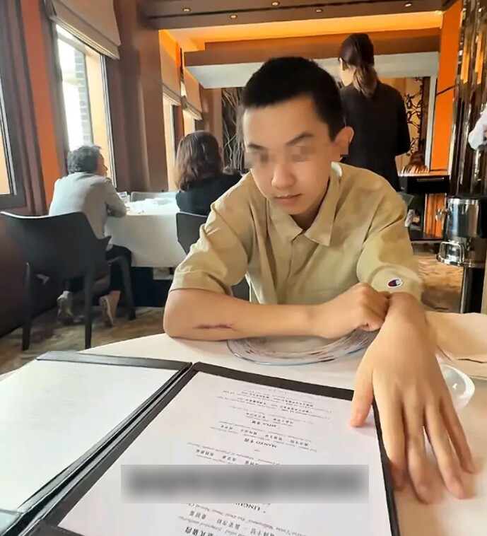 Chi 16 triệu đồng dẫn con trai vào nhà hàng ăn món xa hoa, người mẹ nhận cái kết đắng - 3