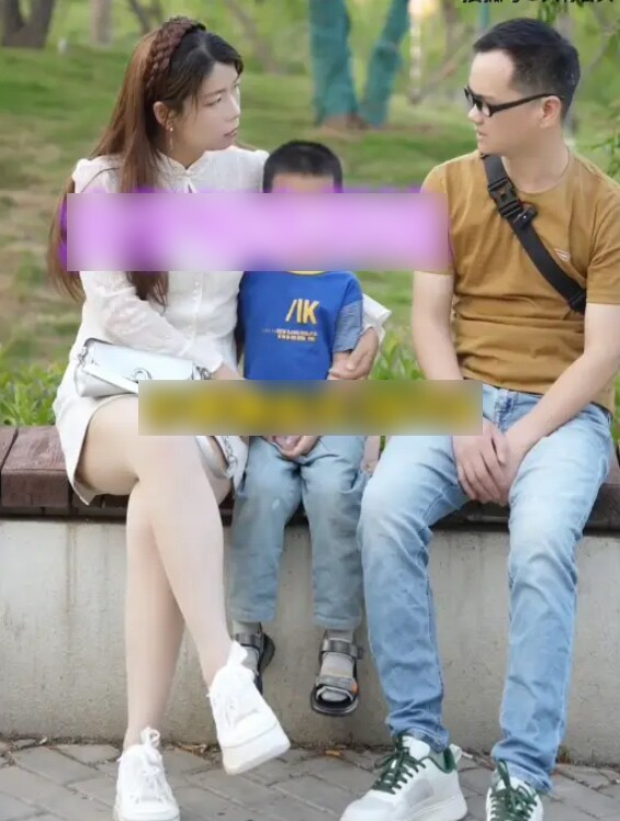 Mẹ đơn thân U35 đi hẹn hò đòi đối tượng có nhà, có xe, người đàn ông đồng ý nhưng nói thêm 1 câu khiến hai mẹ con amp;#34;chạy mất dépamp;#34; - 1