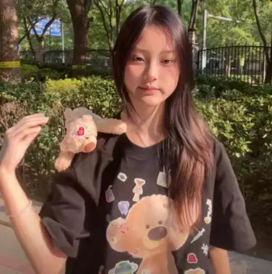 Mẹ ngoại tình khiến gia đình tan vỡ, bé gái sống giàu sang, học trường 5,6 tỷ/năm và cái kết khi trưởng thành - 11