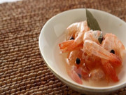 Yêu con - Mẹ chồng nấu cháo tôm cho cháu luôn bỏ thịt, chỉ lấy vỏ, biết lý do tôi sốc không nói nên lời