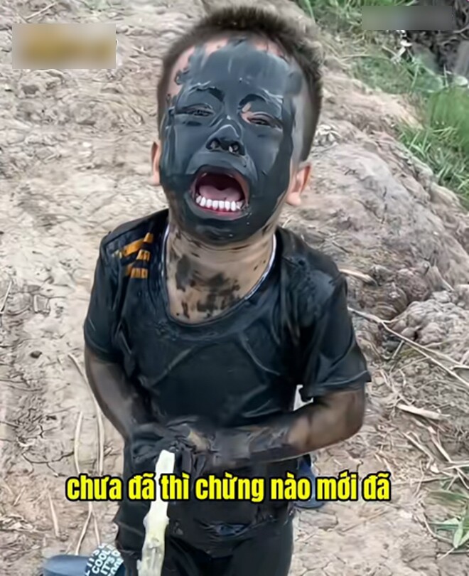 Chơi chưa đã mà mẹ đã bắt về.
