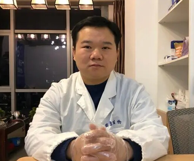 Người đàn ông đi xét nghiệm ADN con trai vì nghi ngờ vợ ngoại tình, kết quả khiến ông gục ngã - 1