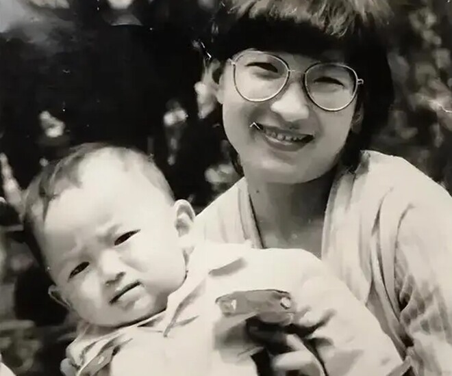 Người mẹ bán hết tài sản tìm con mất tích 32 năm, khi gặp lại con trai nói một câu khiến bà nghẹn ngào - 1
