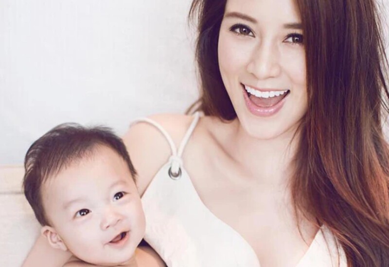 Đối với không ít người phụ nữ, việc làm mẹ được ví như "trúng số" bởi họ không chỉ có những đứa con thiên thần mà họ còn "rinh" về tay số tài sản khổng lồ mà người thường làm cả đời cũng không có được. Người đẹp Từ Tử Kỳ là một trong số ít bà mẹ may mắn như vậy.