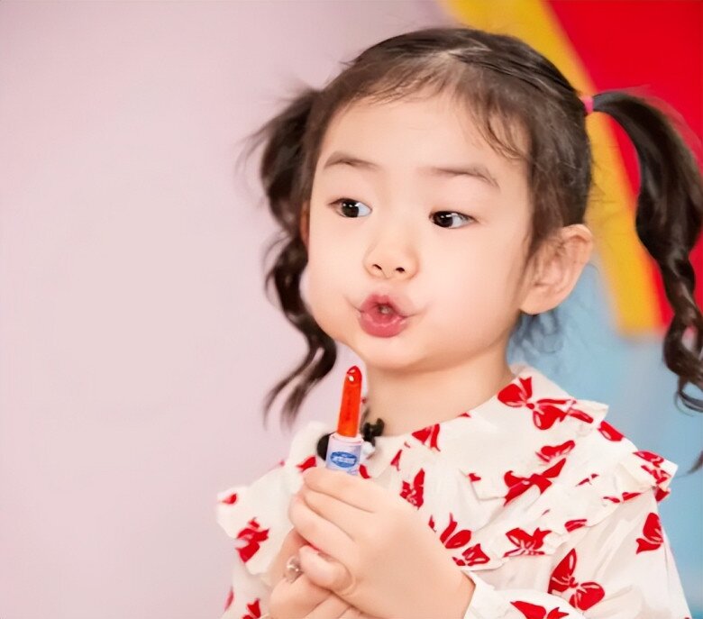 Nữ DV chi hơn 3,5 tỷ đồng sinh con quốc tịch Mỹ, chỉ dùng nước nhập khẩu pha sữa cho con vì một lý do - 4