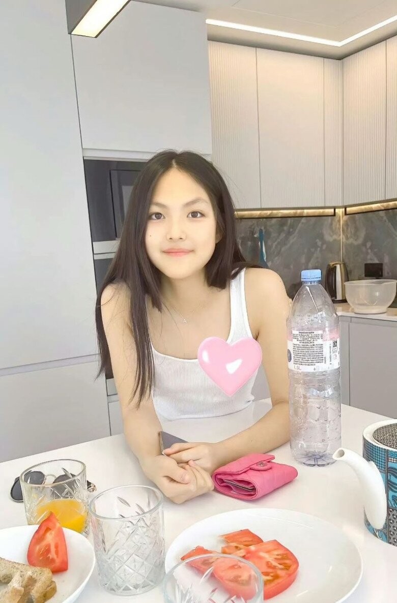 Nữ MC khoe chi phí nuôi 1 con gái 2,3 tỷ đồng/tháng, nhìn những món bé ăn thật khó tin - 3