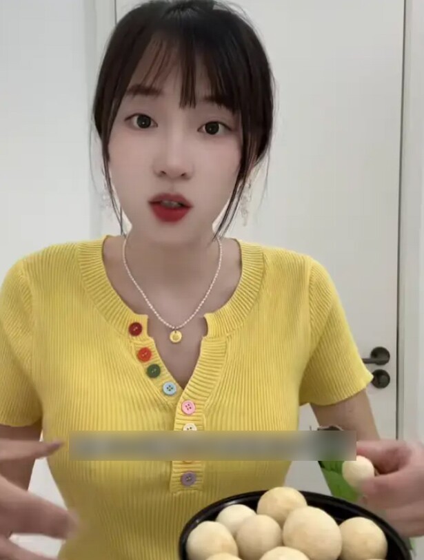 Cô cho biết, mặc dù đã được mọi người khuyên nhủ nhưng cô gái nhất quyết không nghe.