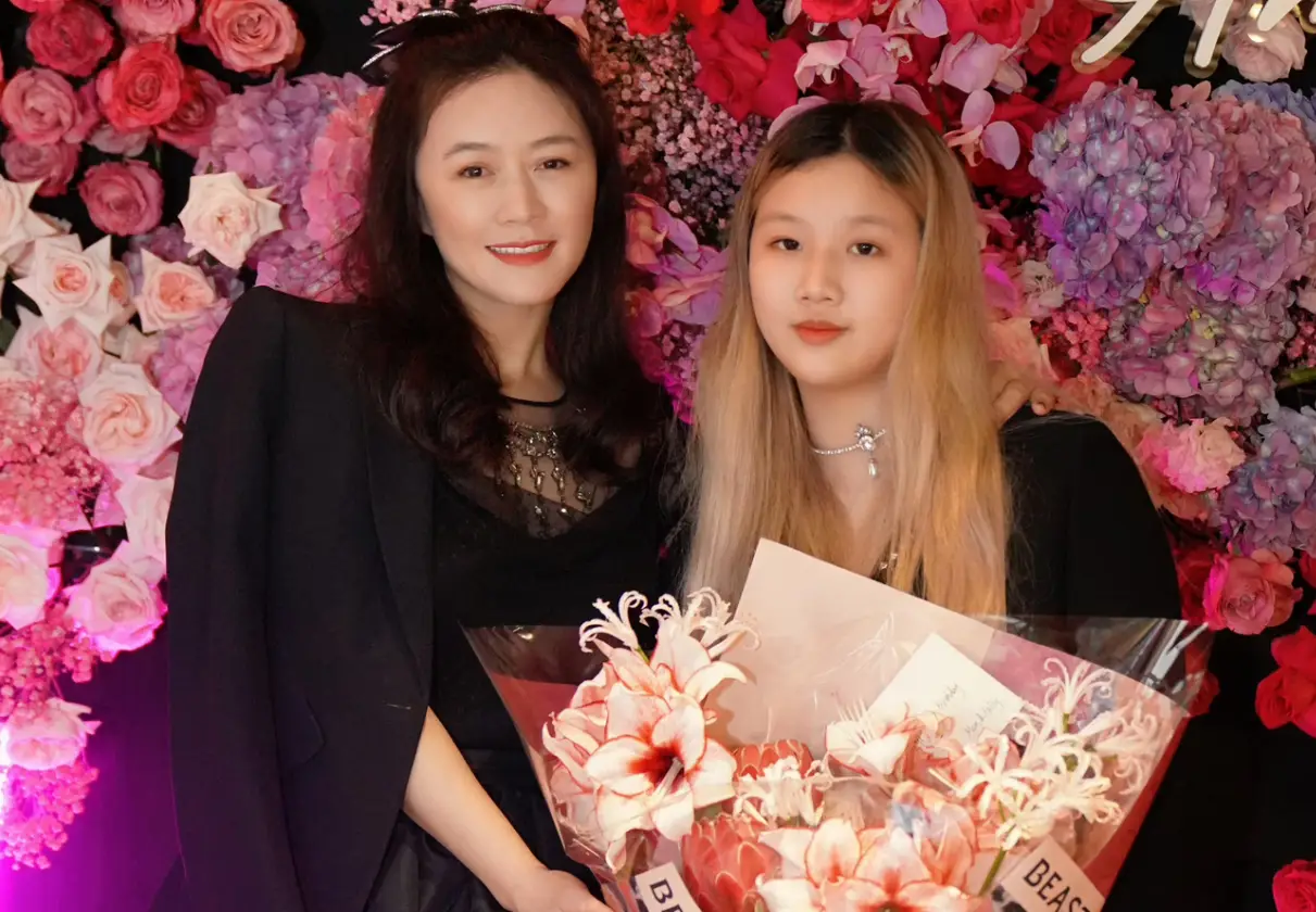 amp;#34;Nữ thần đẹp nhấtamp;#34; ở ẩn sinh con, 12 năm sau mới nhận bố đứa trẻ là tỷ phú, từ chối thừa kế 46 nghìn tỷ - 9