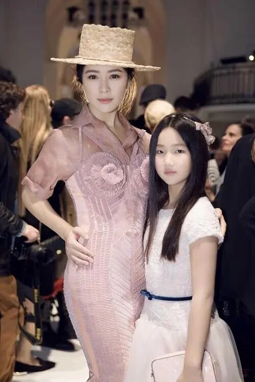 Diện mạo con gái Điền Hải Dung khiến ai cũng xuýt xoa.