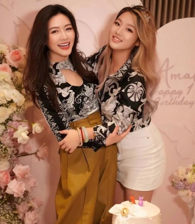 Con gái Hải Dung giờ đã lớn xinh chẳng kém mẹ.