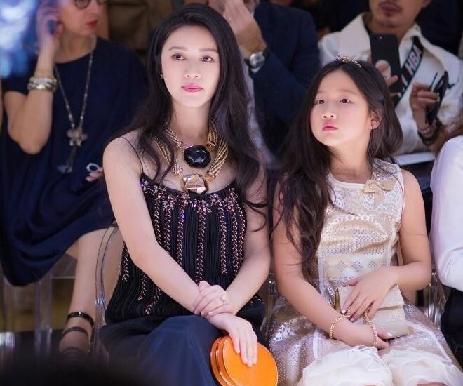 Điền Hải Dung và con gái duy nhất.