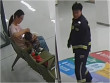 Chồng đưa con người phụ nữ khác đi viện bất ngờ gặp vợ đang chăm con ốm, phản ứng sau đó quá đỉnh