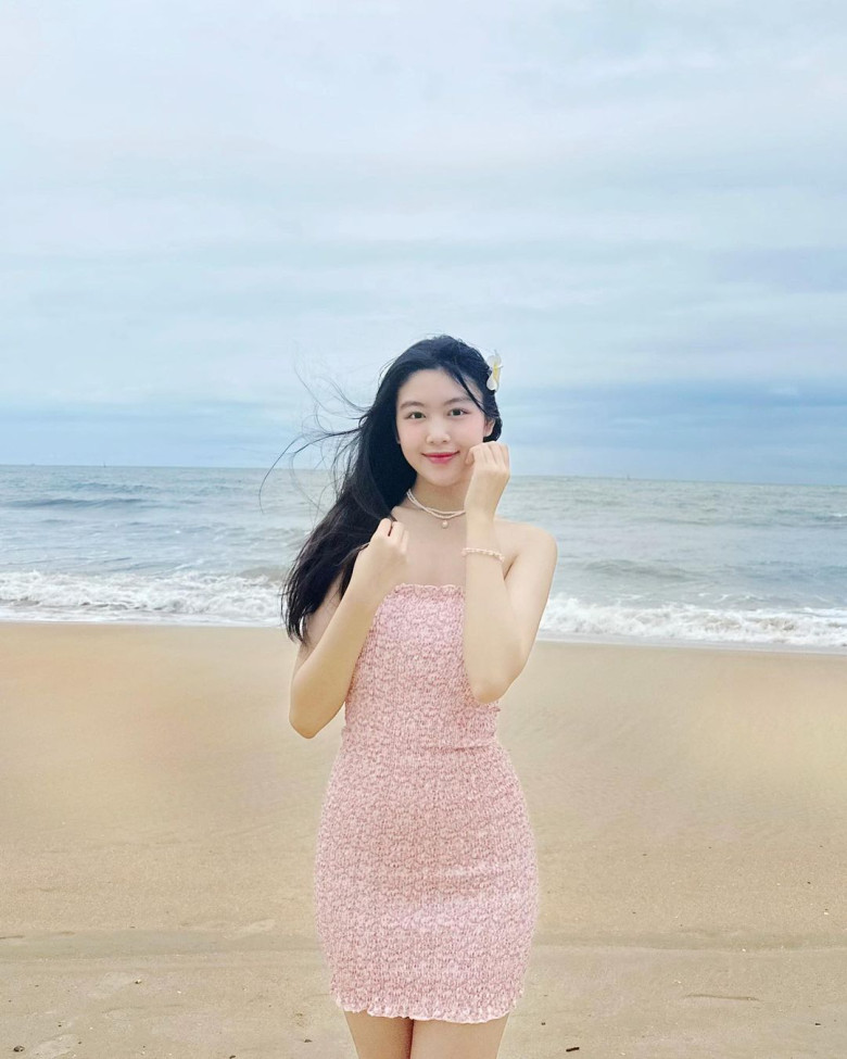 Ái Nữ 19 Tuổi Nhà Mc Quyền Linh: Amp;#34;Khuôn Trăng Đầy Đặn, Nét Ngài Nở Nangamp;#34;, Dân Mạng Gọi Luôn Là Hoa Hậu Không Cần Vương Miện - 10