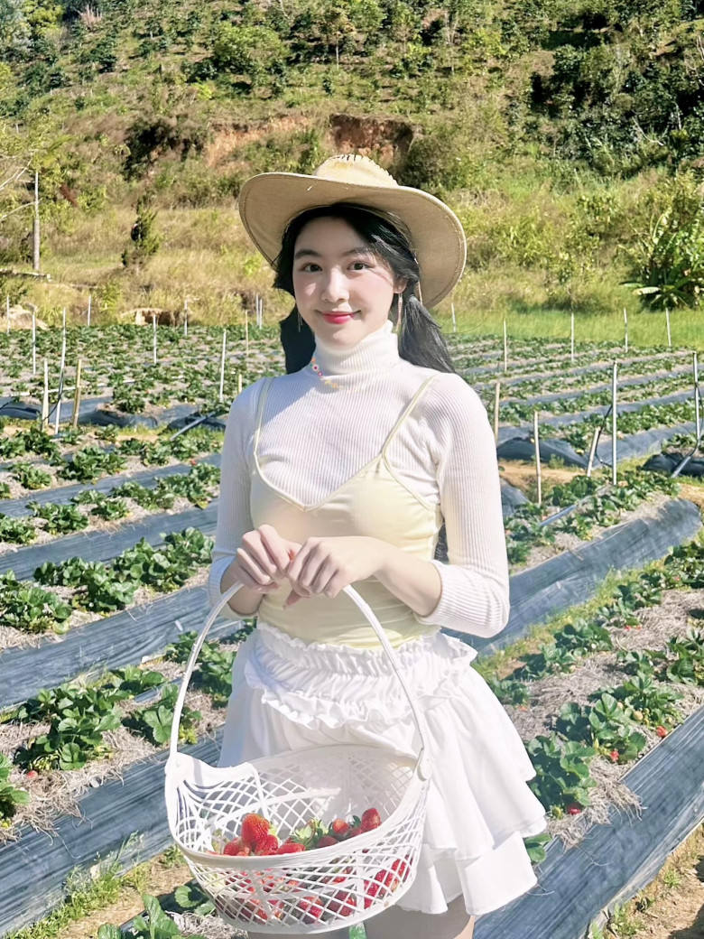 Lọ Lem Ngoài Nhan Sắc Cực Đỉnh Còn Có Style Ăn Mặc Gây Thương Nhớ.