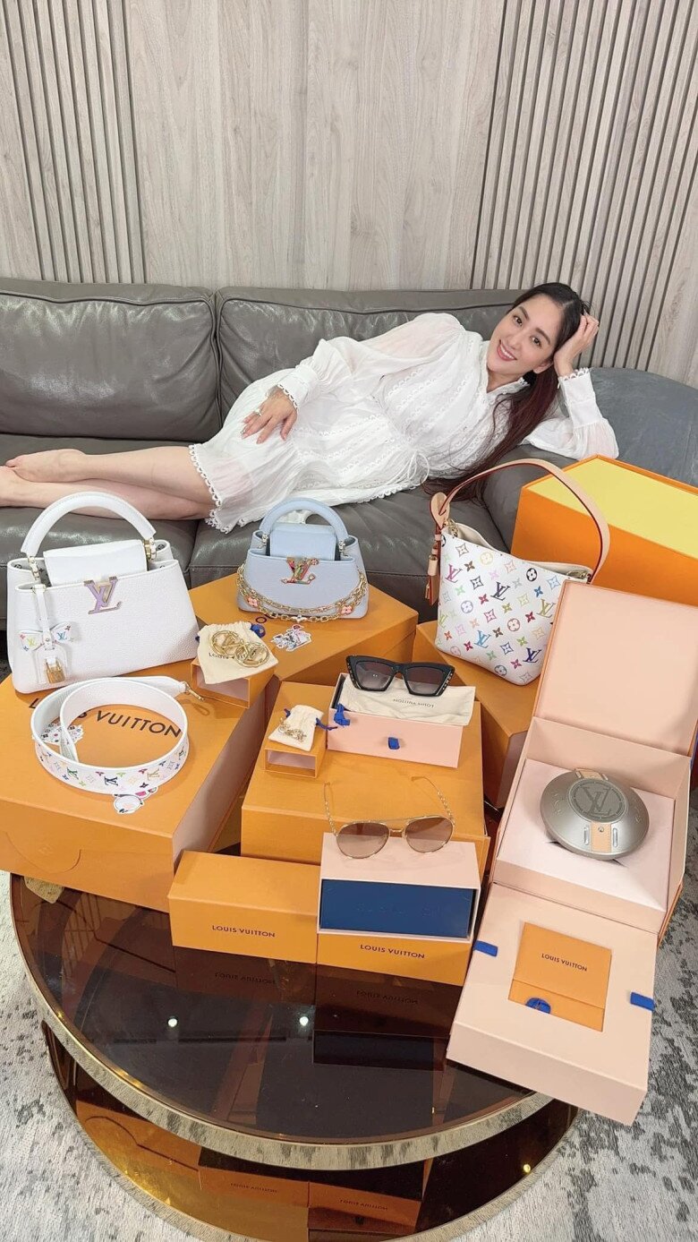 Phong cách đời thường của cô ưu tiên sự thoải mái hơn nhưng vẫn quyến rũ.