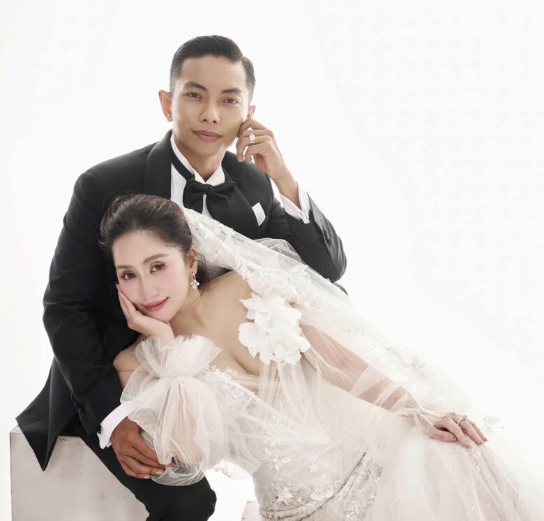 Cô có cuộc hôn nhân vô cùng viên mãn với ông xã Phan Hiển.