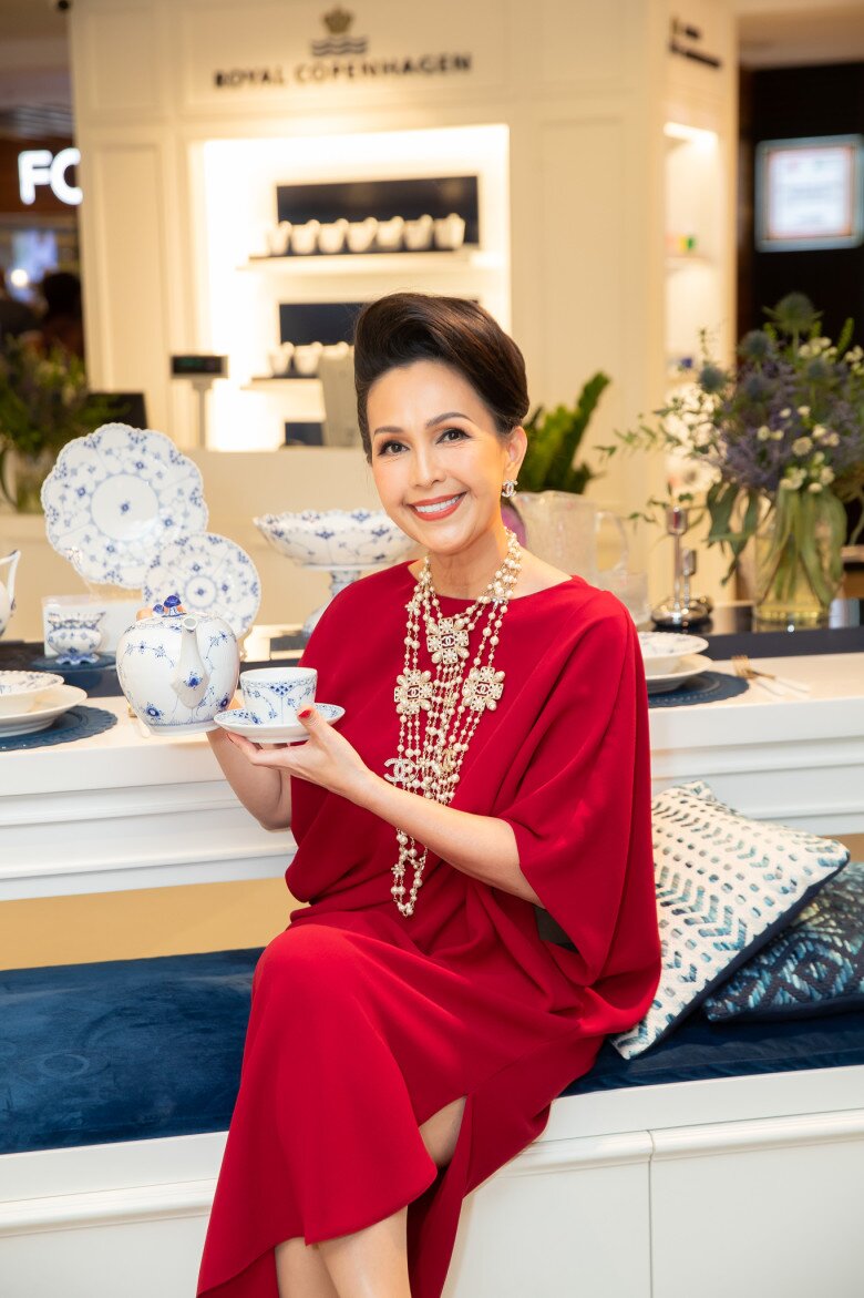Gu thời trang của 3 biểu tượng nhan sắc amp;#34;nghiêng nước nghiêng thànhamp;#34; showbiz Việt: Ngoài 50 vẫn sang trọng, tỏa khí chất ngời ngời - 8
