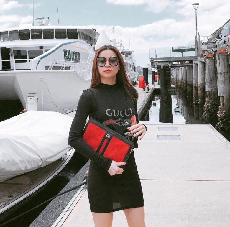 Hà Hồ và 6 item thời trang không thể thiếu: Từ nữ hoàng thảm đỏ đến biểu tượng street style, thứ cuối cùng siêu đắt giá - 8