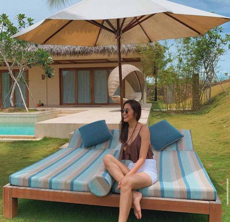 Mặc đẹp đón hè chuẩn style amp;#34;phu nhân hào mônamp;#34; Hà Tăng - Mát rượi mà vẫn thanh lịch - 7